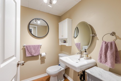 240 Davis Crescent, Langley, BC 