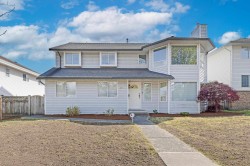 15852 100 Avenue  Surrey, BC V4N 2B3