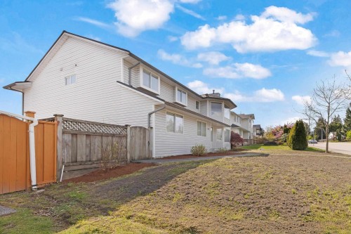 15852 100 Avenue, Surrey, BC 