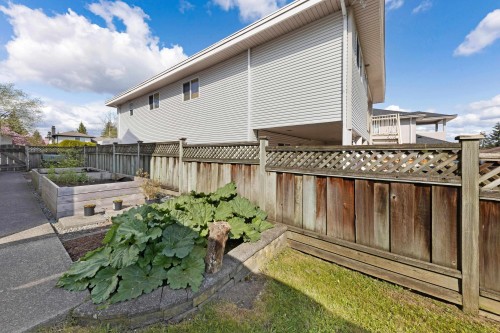 15852 100 Avenue, Surrey, BC 