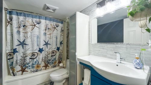 305-9299 121 Street, Surrey, BC 