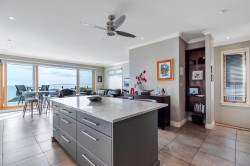 15364 Victoria Avenue Street  White Rock, BC V4B 1H2