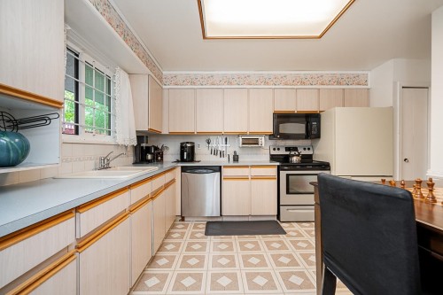 519-1350 Vidal Street, White Rock, BC 