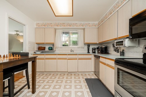 519-1350 Vidal Street, White Rock, BC 