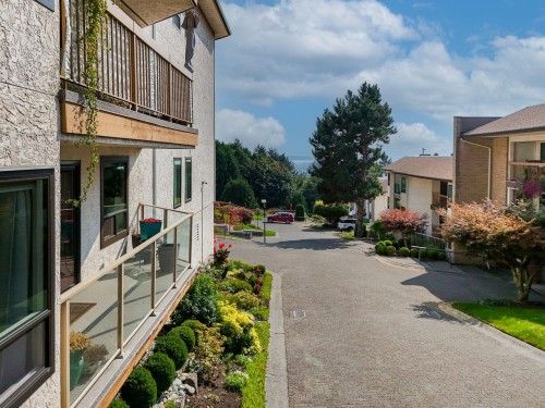 519-1350 Vidal Street, White Rock, BC 