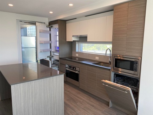 1010-13615 Fraser, Surrey, BC 