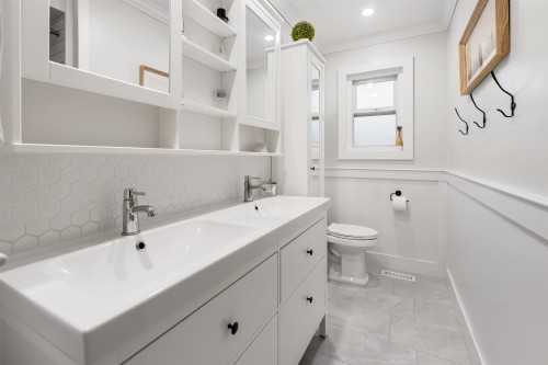 5802 Angus Place, Surrey, BC 