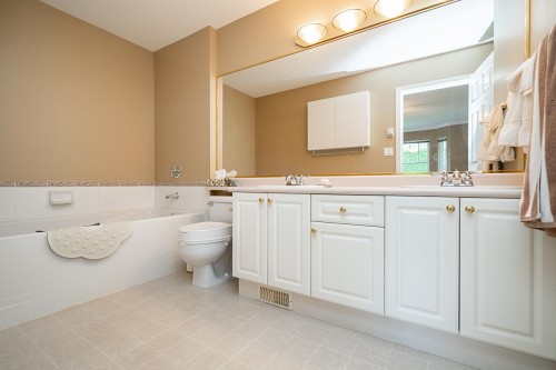 23-6885 184 Street, Surrey, BC 