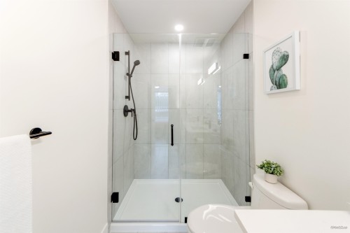 207-19935 75A Avenue, Langley, BC 