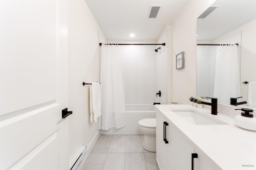 207-19935 75A Avenue, Langley, BC 