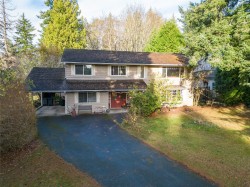 12733 22 Avenue  Surrey, BC V4A 2B9