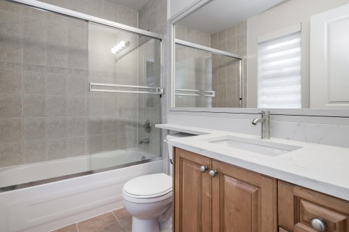 202-2828 152 Street, Surrey, BC 