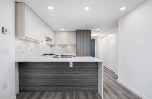 803-10333 133 Street, Surrey, BC 