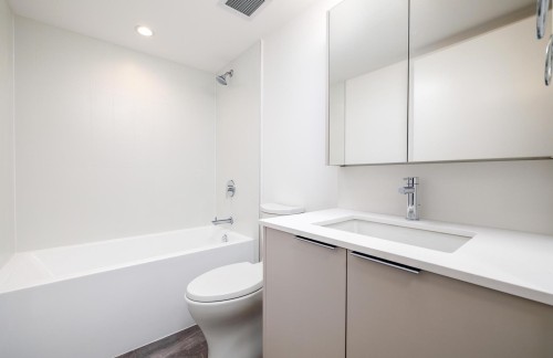 803-10333 133 Street, Surrey, BC 