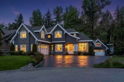 14353 33 Avenue  Surrey, BC V4P 3M4