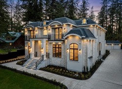 2533 141 Street  Surrey, BC V4P 2E5