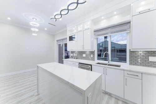 19433 70 Avenue, Surrey, BC 