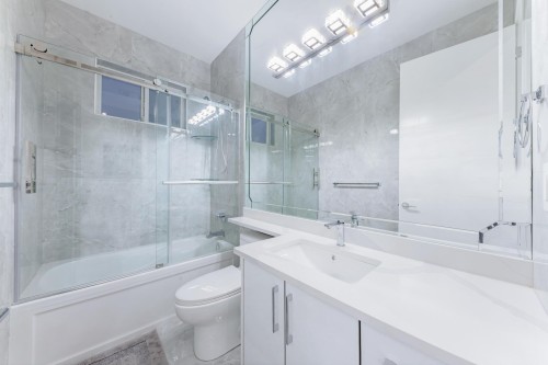 19433 70 Avenue, Surrey, BC 