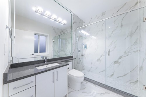 19433 70 Avenue, Surrey, BC 