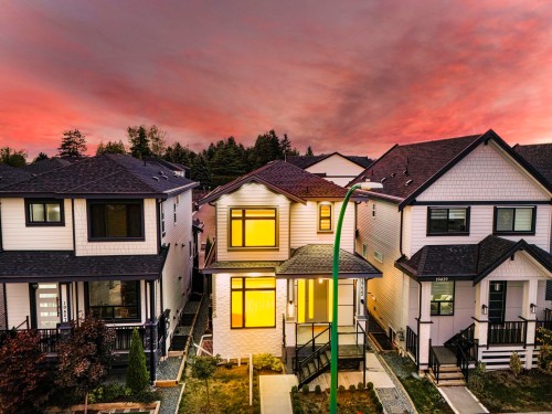 19433 70 Avenue, Surrey, BC 