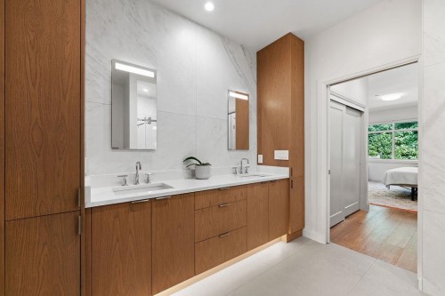 15541 Oxenham Avenue, White Rock, BC 