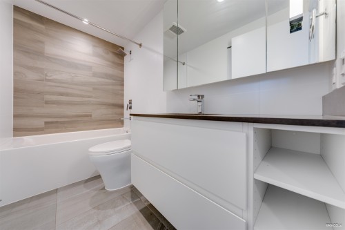 2806-13615 Fraser Highway, Surrey, BC 