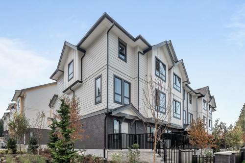 16-5993 143 Street, Surrey, BC 