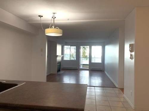 #201-15549 Marine Drive, White Rock, BC 