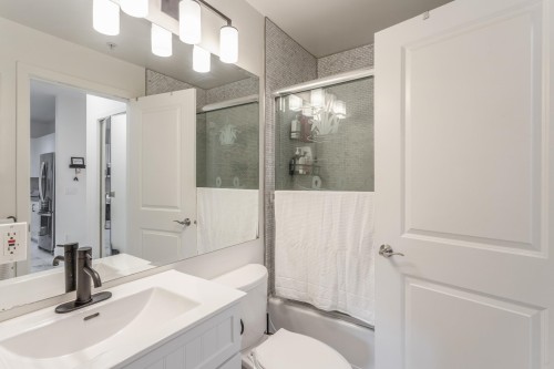 102-15385 101A Avenue, Surrey, BC 