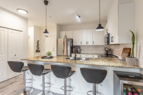 102-15385 101A Avenue, Surrey, BC 