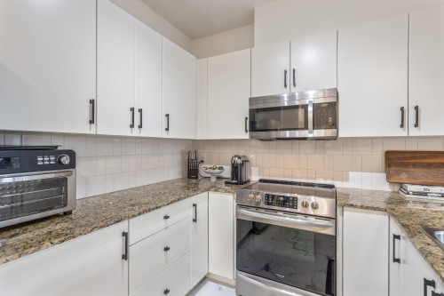 102-15385 101A Avenue, Surrey, BC 