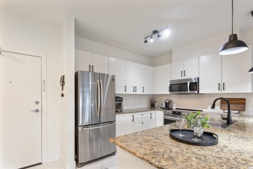 102-15385 101A Avenue, Surrey, BC 