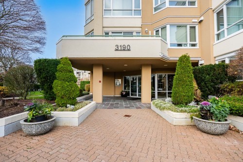 402-3190 Gladwin Road, Abbotsford, BC 