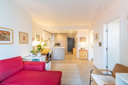 405-13655 Fraser Highway, Surrey, BC 