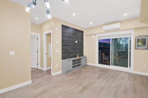 210-14438 72 Avenue, Surrey, BC 