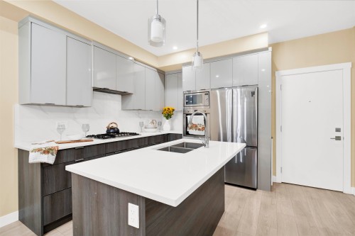 210-14438 72 Avenue, Surrey, BC 