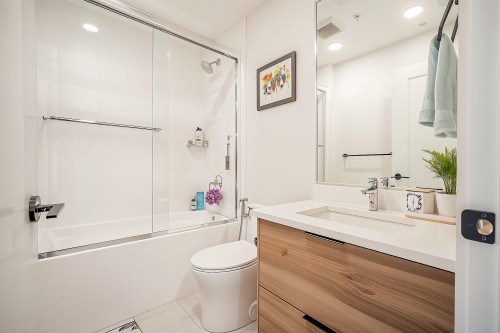 208-14818 60 Avenue, Surrey, BC 