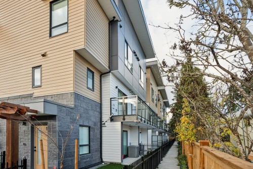 12-19667 55A Avenue, Langley, BC 