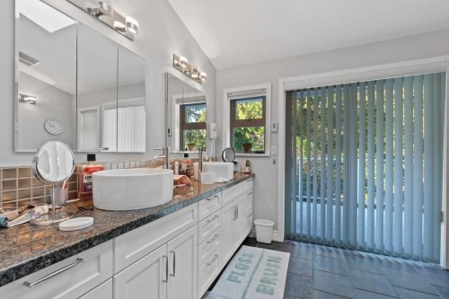 5646 128A Street, Surrey, BC 