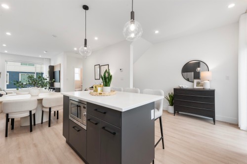 7-19330 Fairway Drive, Surrey, BC 