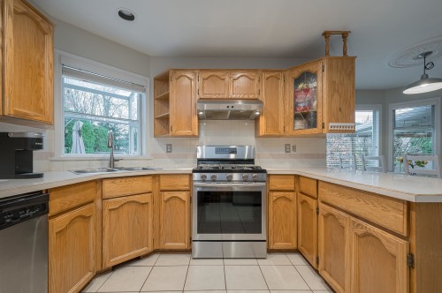 18586 62 Avenue, Surrey, BC 