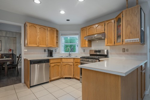 18586 62 Avenue, Surrey, BC 