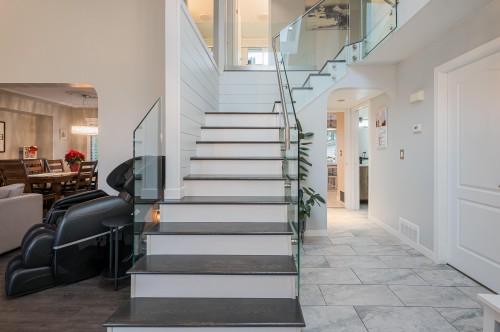 18586 62 Avenue, Surrey, BC 