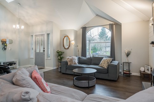 18586 62 Avenue, Surrey, BC 