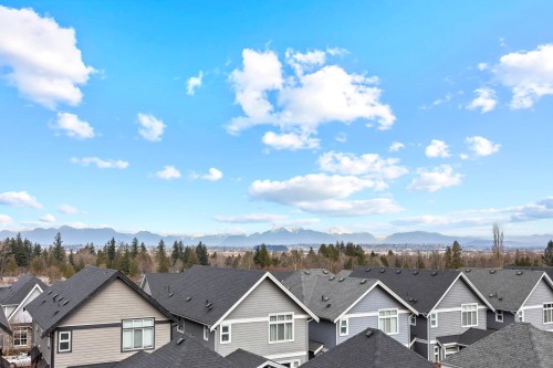 15825 Wills Brook Way, Surrey, BC 