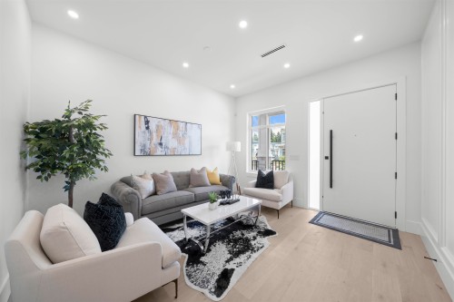 7527 205 Street, Langley, BC 