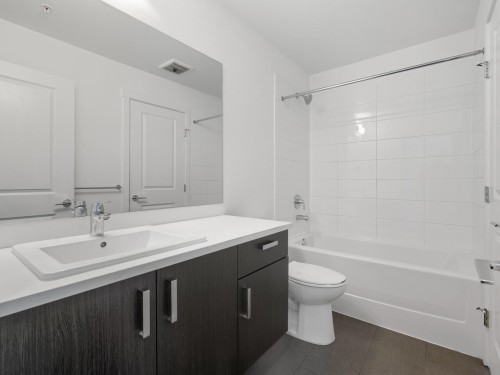 203-15858 Fraser Highway, Surrey, BC 