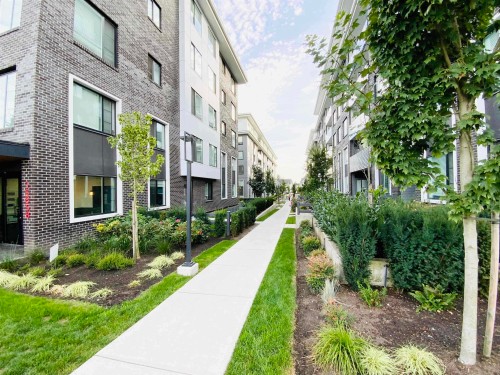 203-15858 Fraser Highway, Surrey, BC 