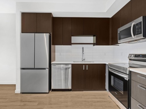 203-15858 Fraser Highway, Surrey, BC 