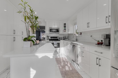 14336 90A Avenue, Surrey, BC 